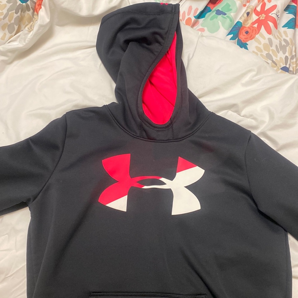 Under armour youth XL sweatshirt hoodie.